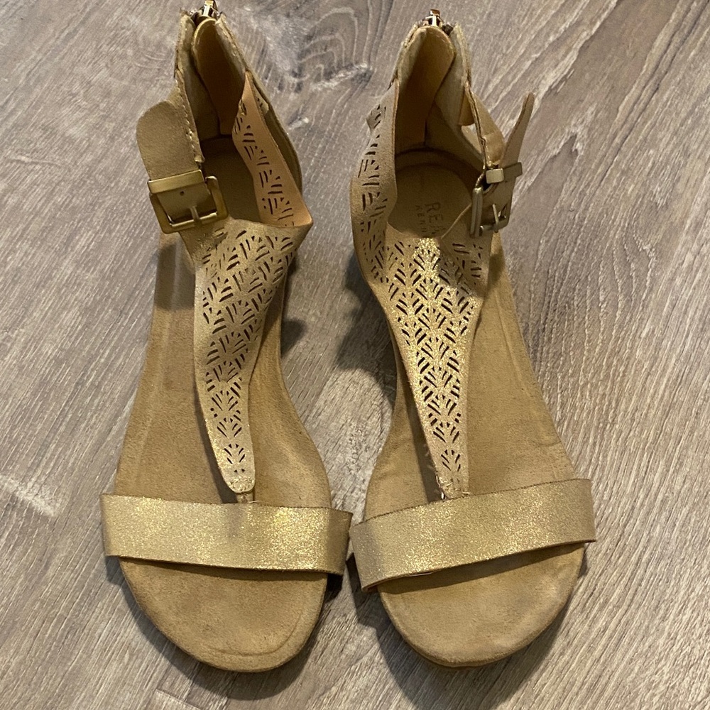Kenneth Cole Reaction Womens Great Gal  Gold Wedge Sandals 7 Medium